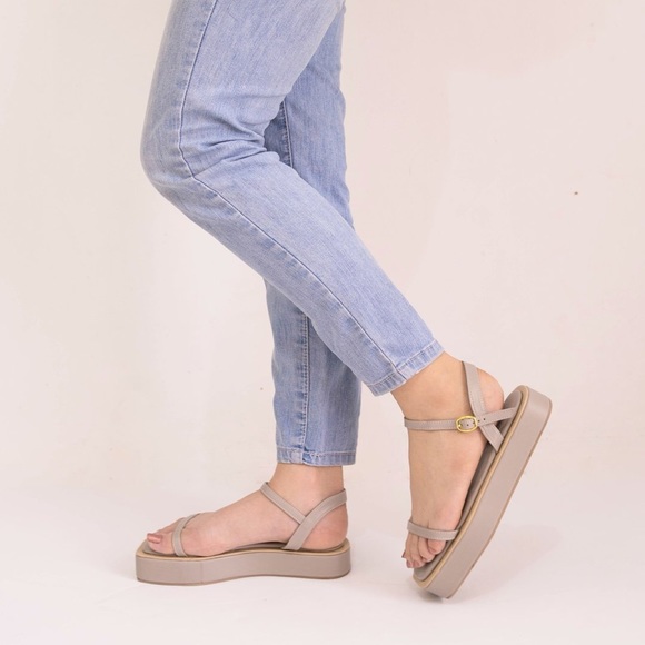 Yesha Sandals - Picture 2 of 4